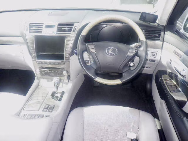 LEXUS LS600H