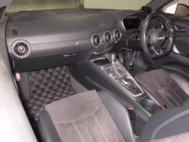AUDI TT