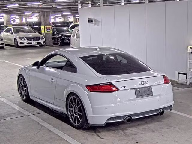 AUDI TT