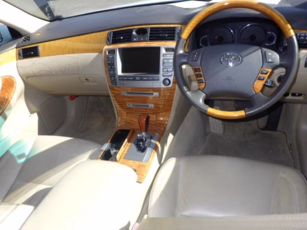 TOYOTA CROWN MAJESTA