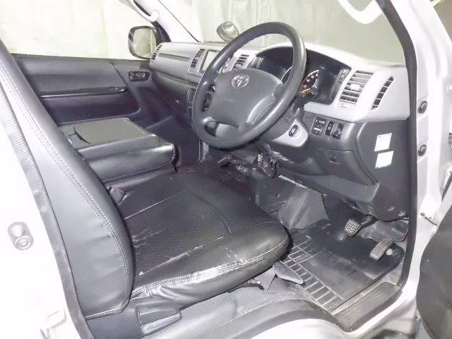 TOYOTA REGIUS ACE