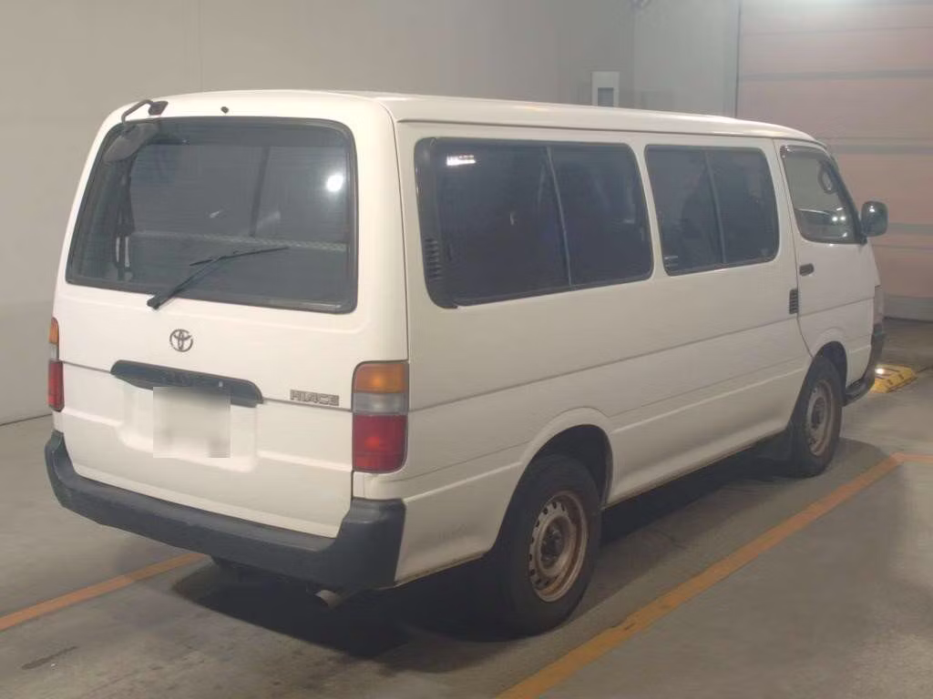 TOYOTA HIACE