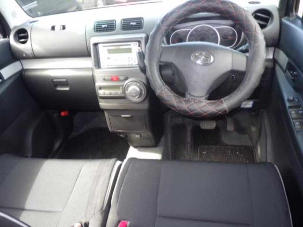 DAIHATSU MOVE CONTE