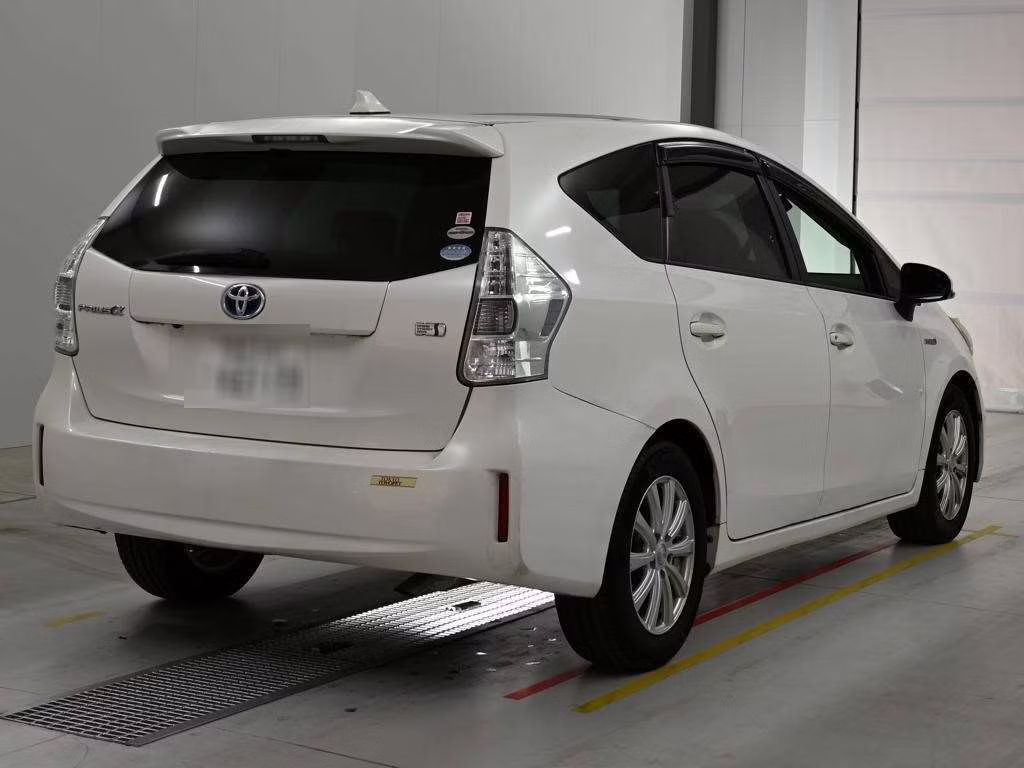 TOYOTA PRIUS ALPHA