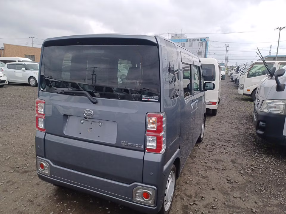 DAIHATSU WAKE