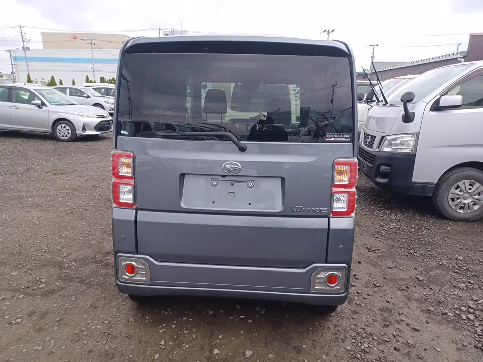 DAIHATSU WAKE