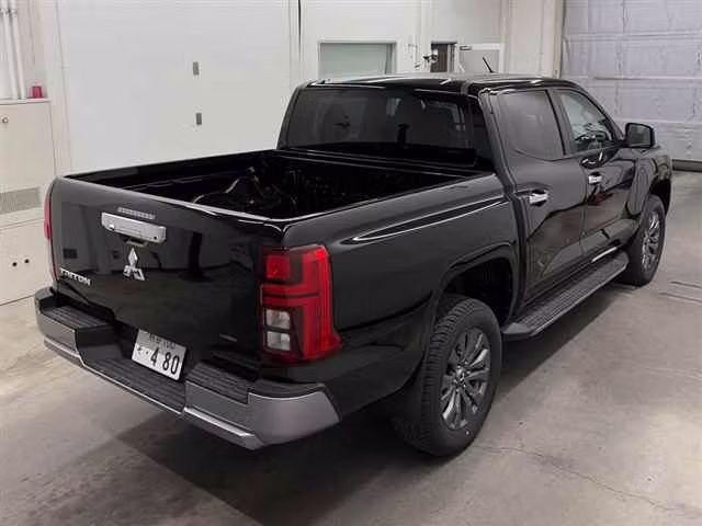MITSUBISHI TRITON