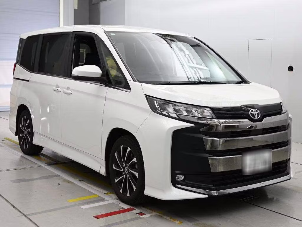 TOYOTA NOAH