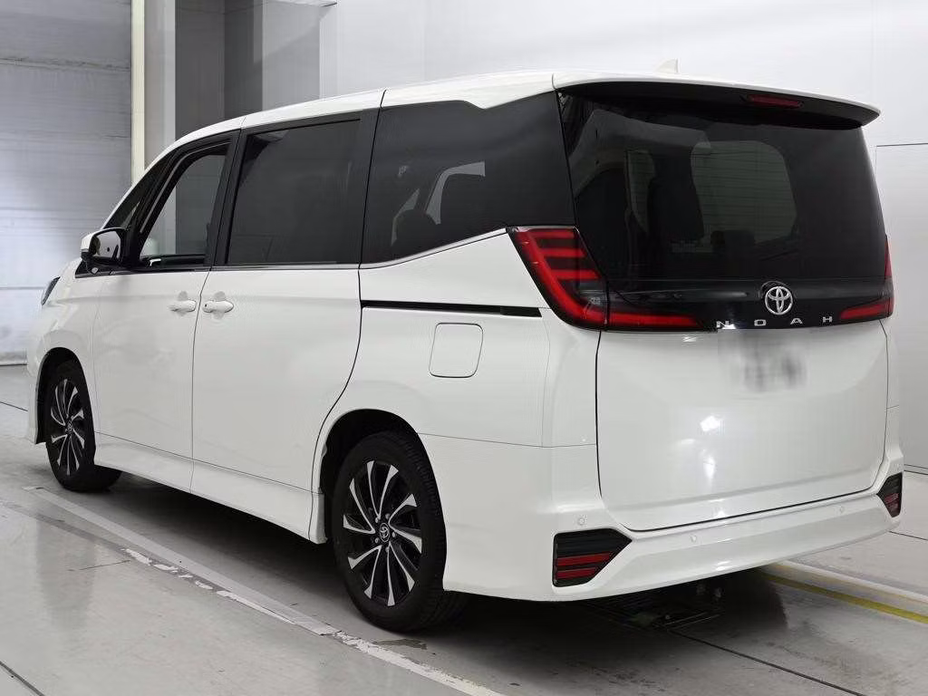 TOYOTA NOAH