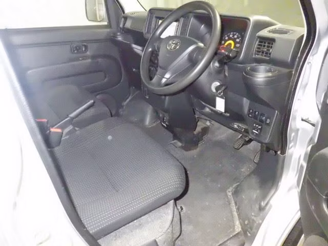 TOYOTA PIXIS VAN