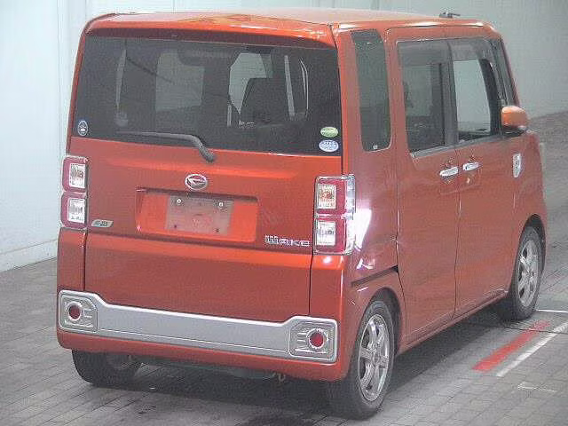 DAIHATSU WAKE