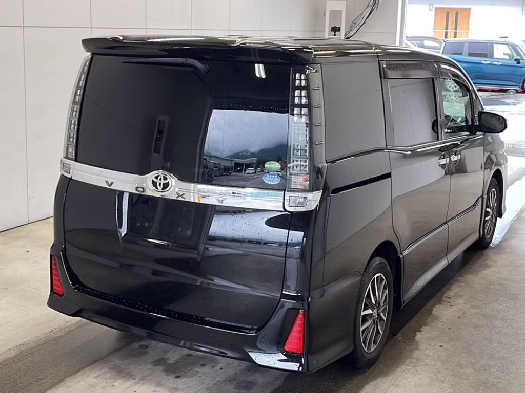 TOYOTA VOXY