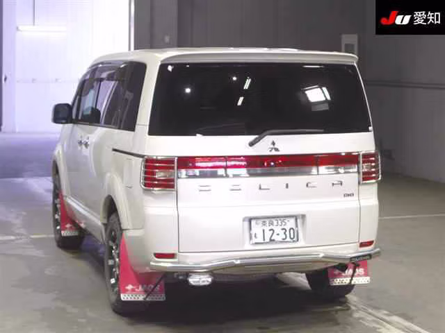 MITSUBISHI DELICA D:5