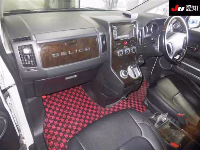 MITSUBISHI DELICA D:5