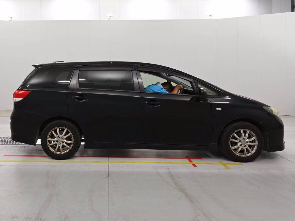 TOYOTA WISH