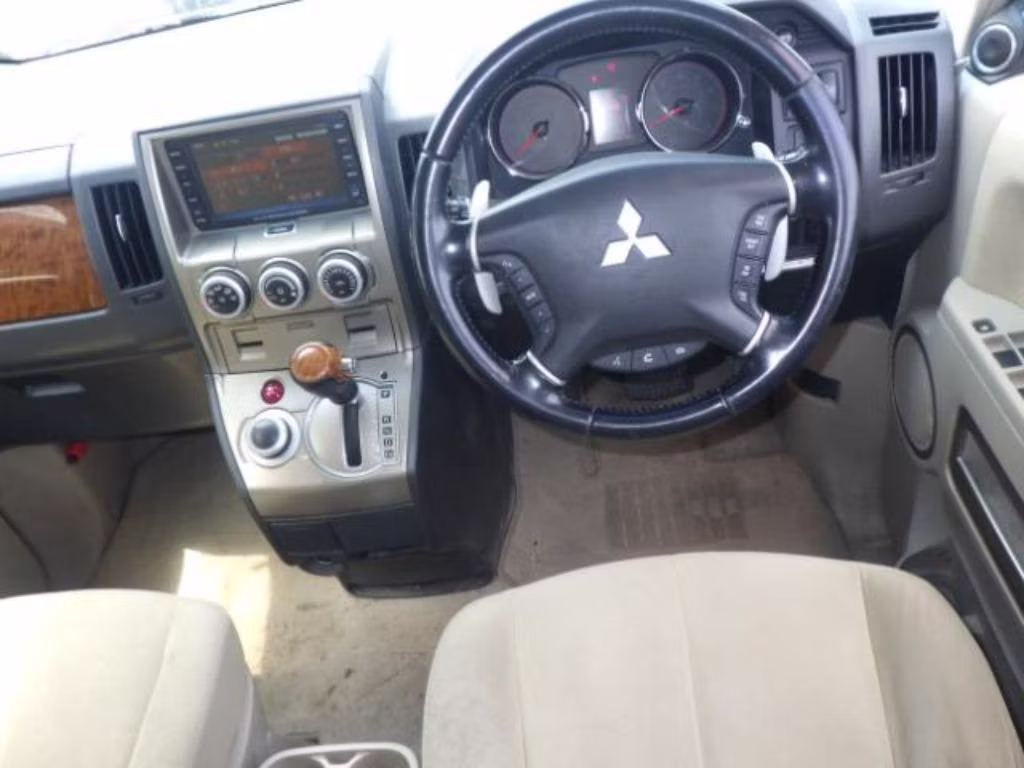 MITSUBISHI DELICA D:5