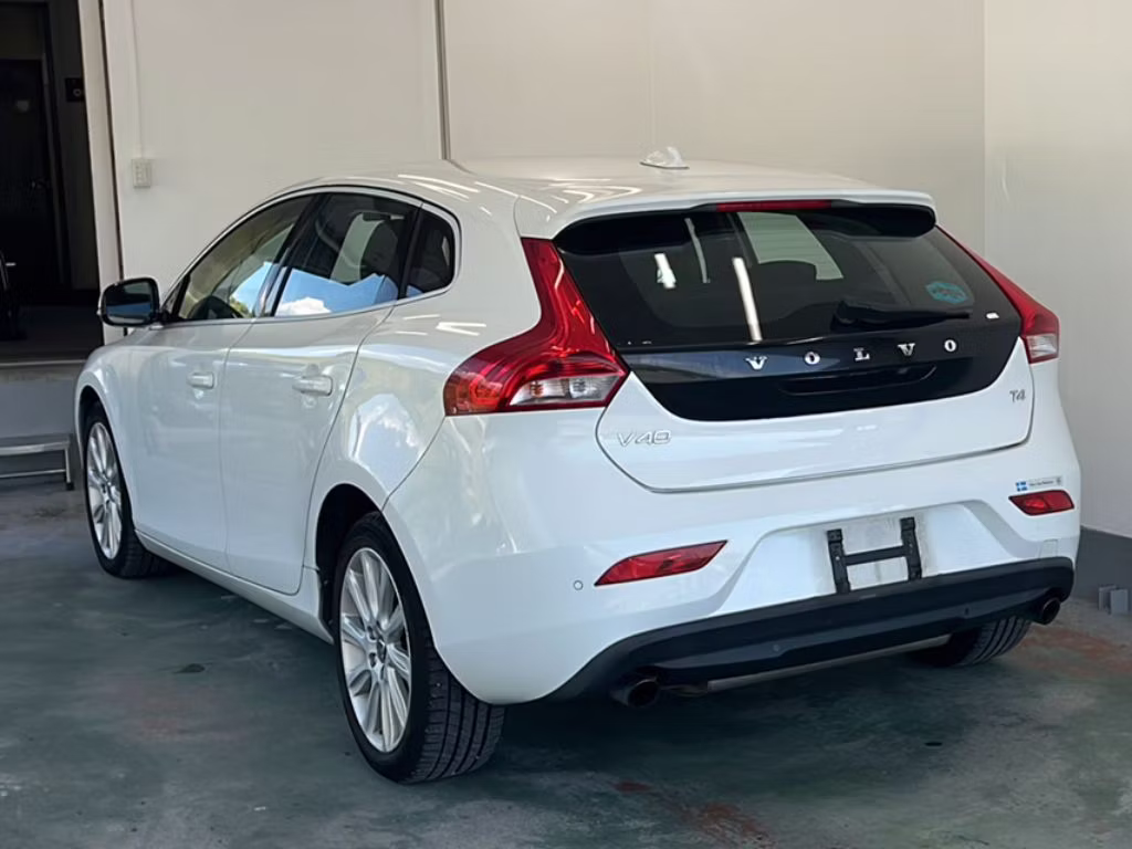 VOLVO V40