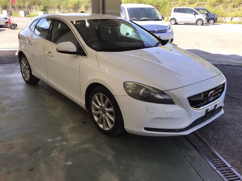 VOLVO V40
