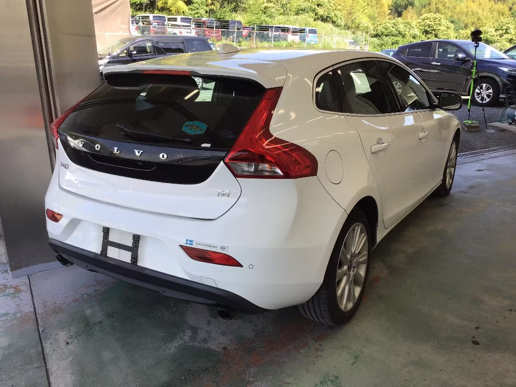 VOLVO V40