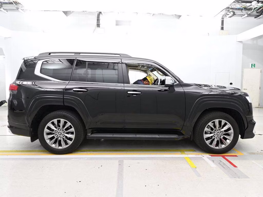 TOYOTA LAND CRUISER