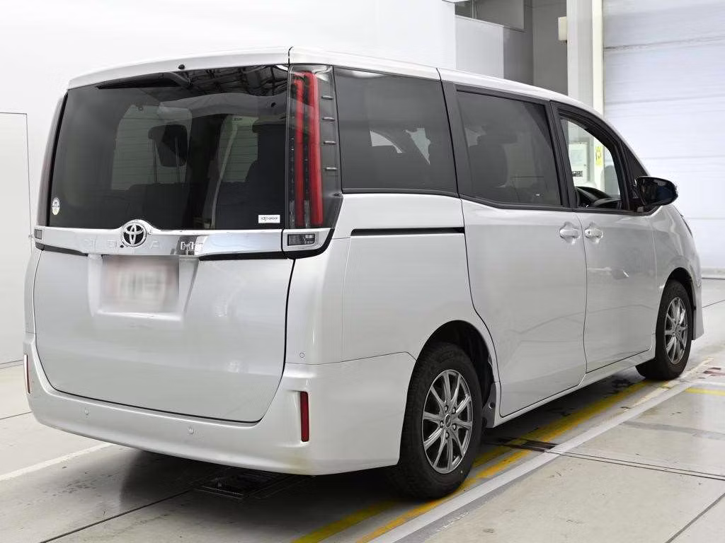 TOYOTA NOAH