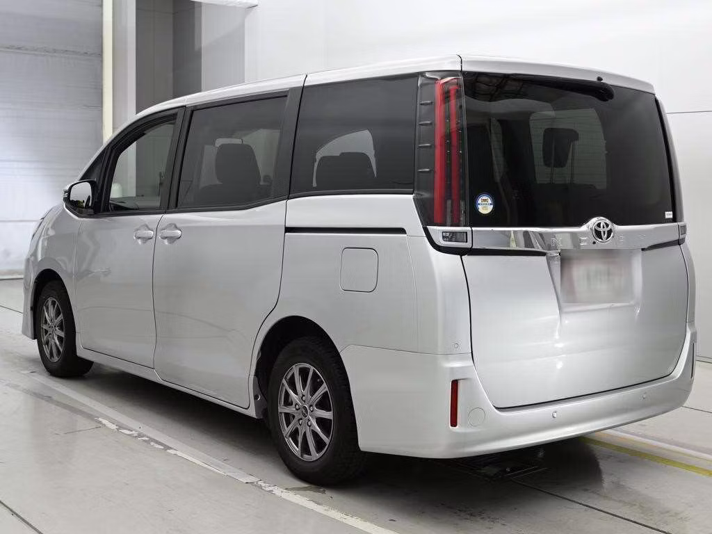 TOYOTA NOAH