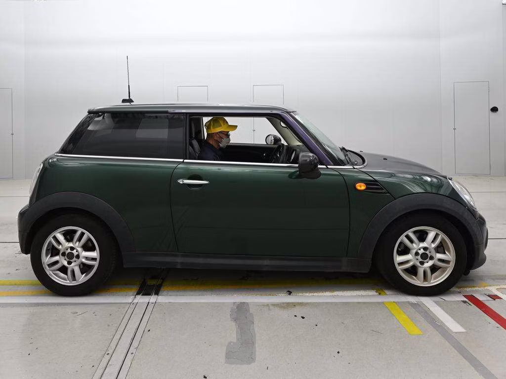 MINI HATCH