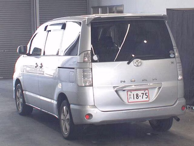 TOYOTA NOAH