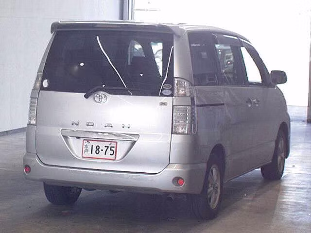 TOYOTA NOAH