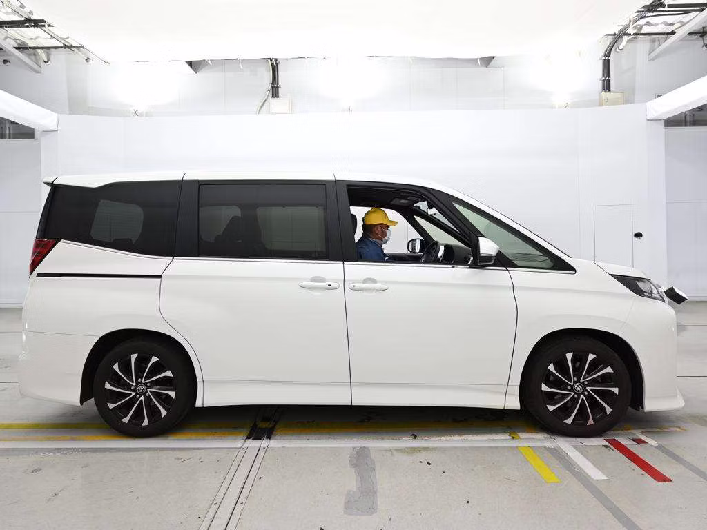 TOYOTA NOAH