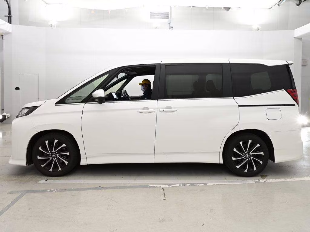 TOYOTA NOAH