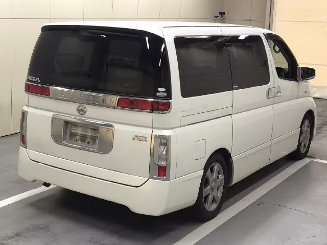 NISSAN ELGRAND