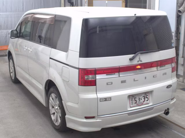 MITSUBISHI DELICA D:5