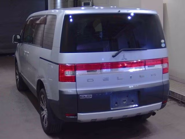 MITSUBISHI DELICA D:5