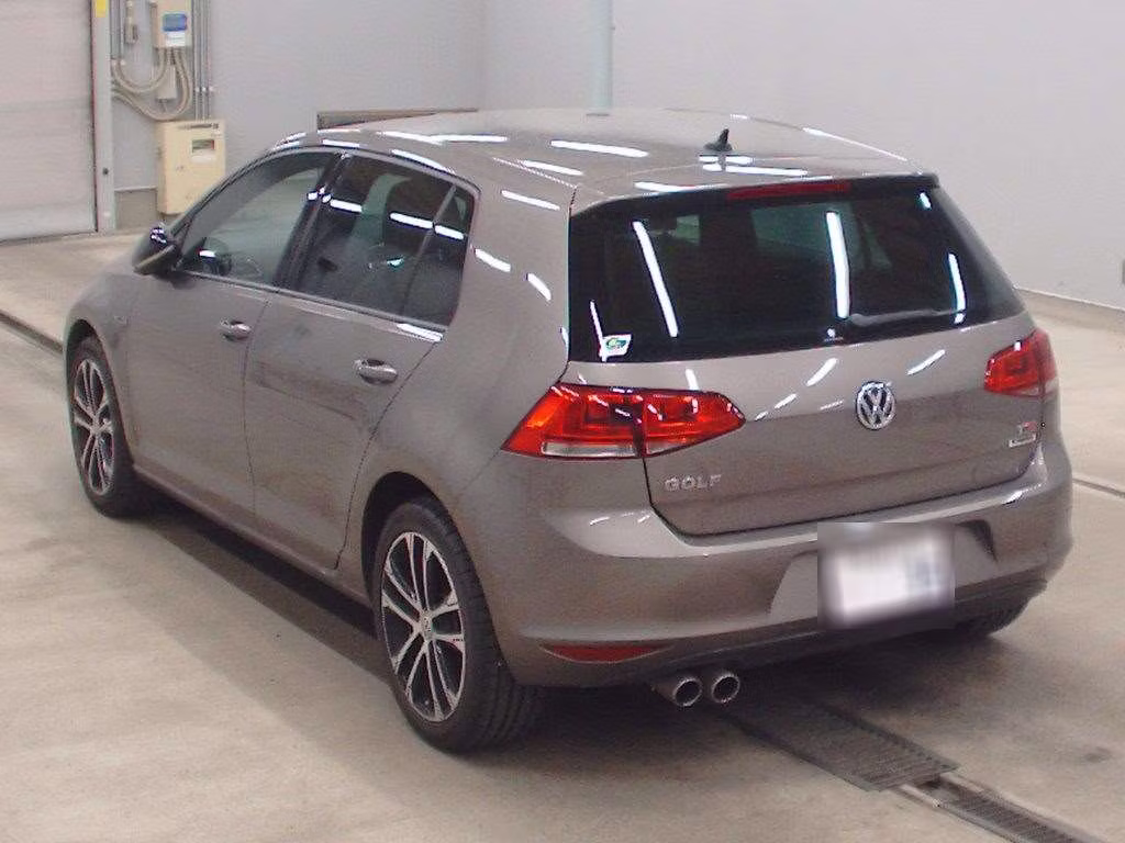 VOLKSWAGEN GOLF
