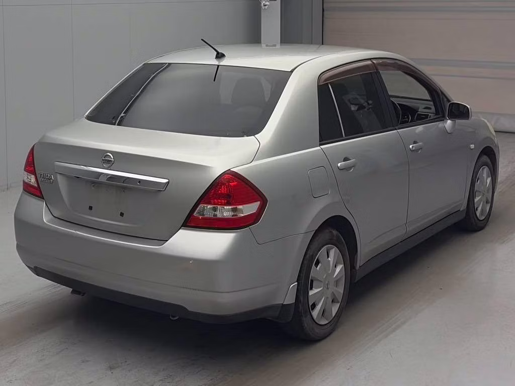 NISSAN TIIDA LATIO