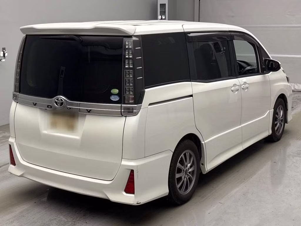 TOYOTA VOXY