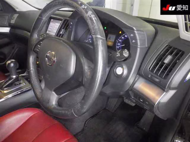 NISSAN SKYLINE