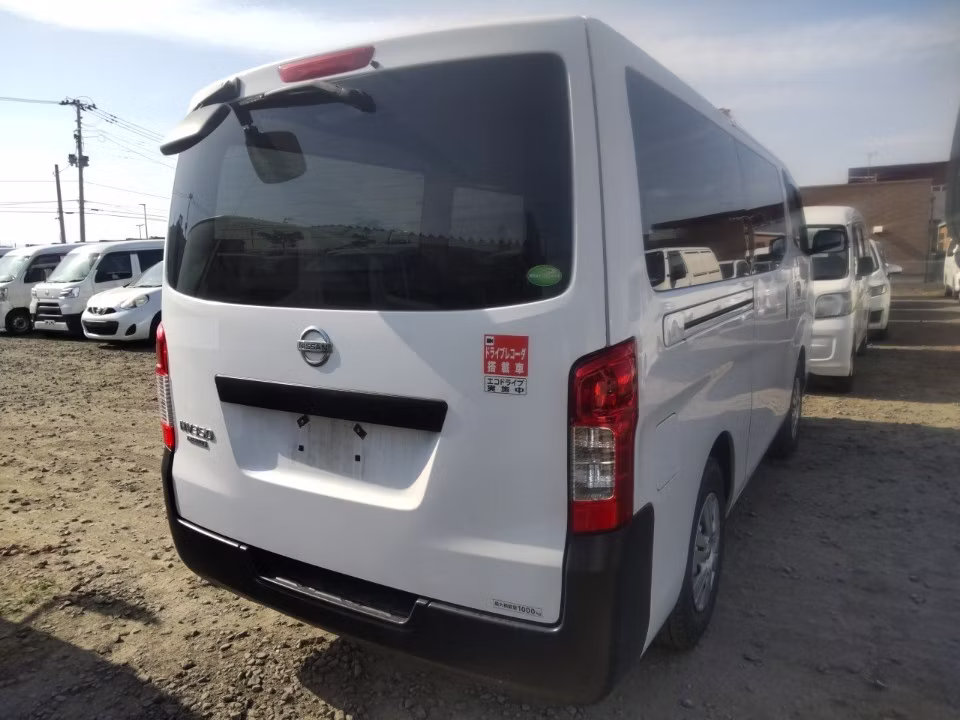 NISSAN NV350 CARAVAN