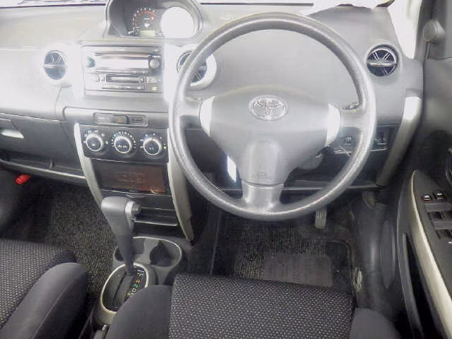 TOYOTA IST