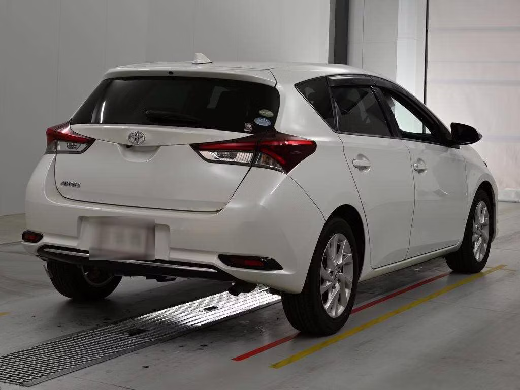 TOYOTA AURIS