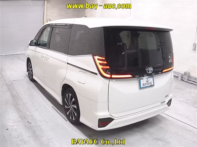 TOYOTA NOAH