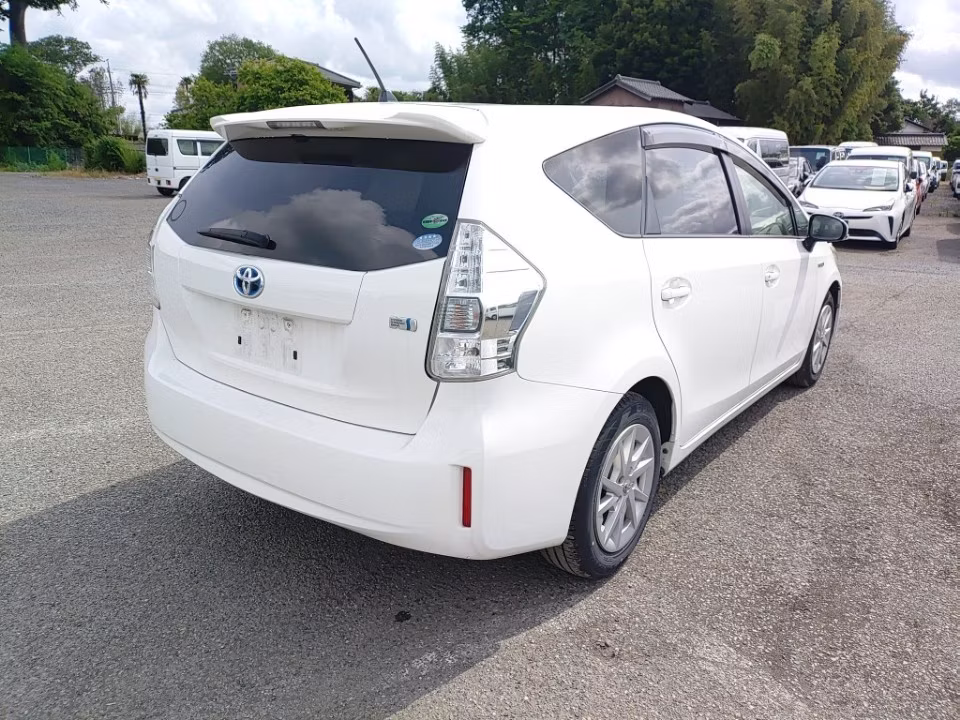 TOYOTA PRIUS ALPHA