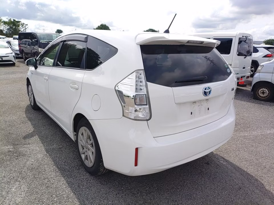 TOYOTA PRIUS ALPHA
