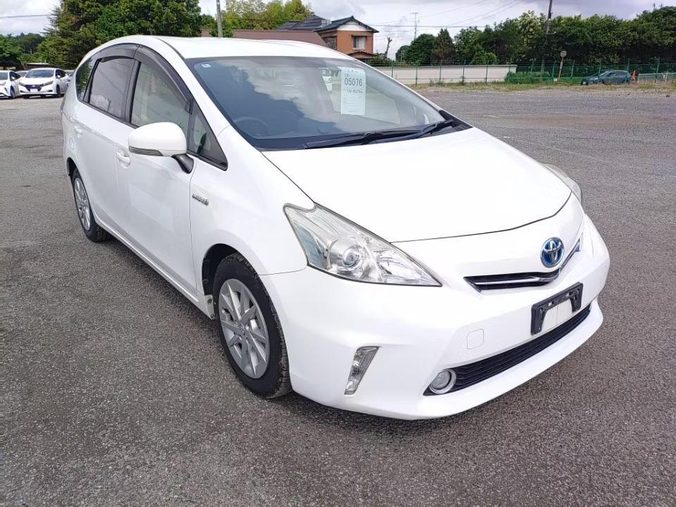 TOYOTA PRIUS ALPHA