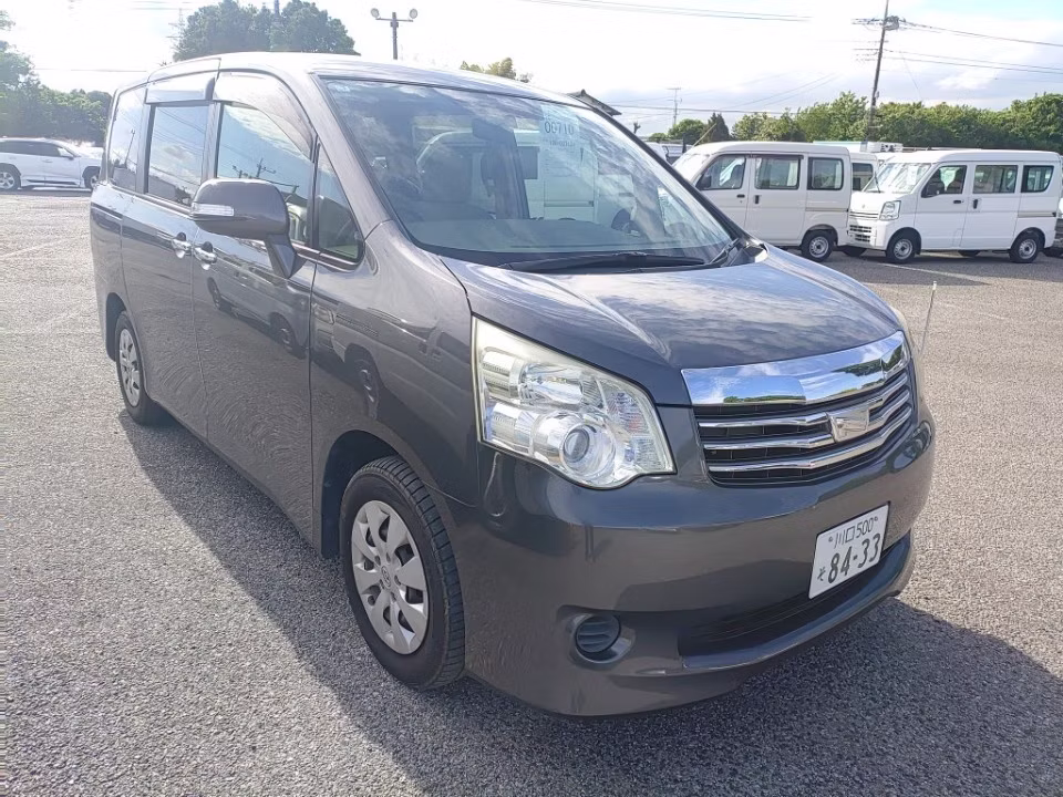 TOYOTA NOAH