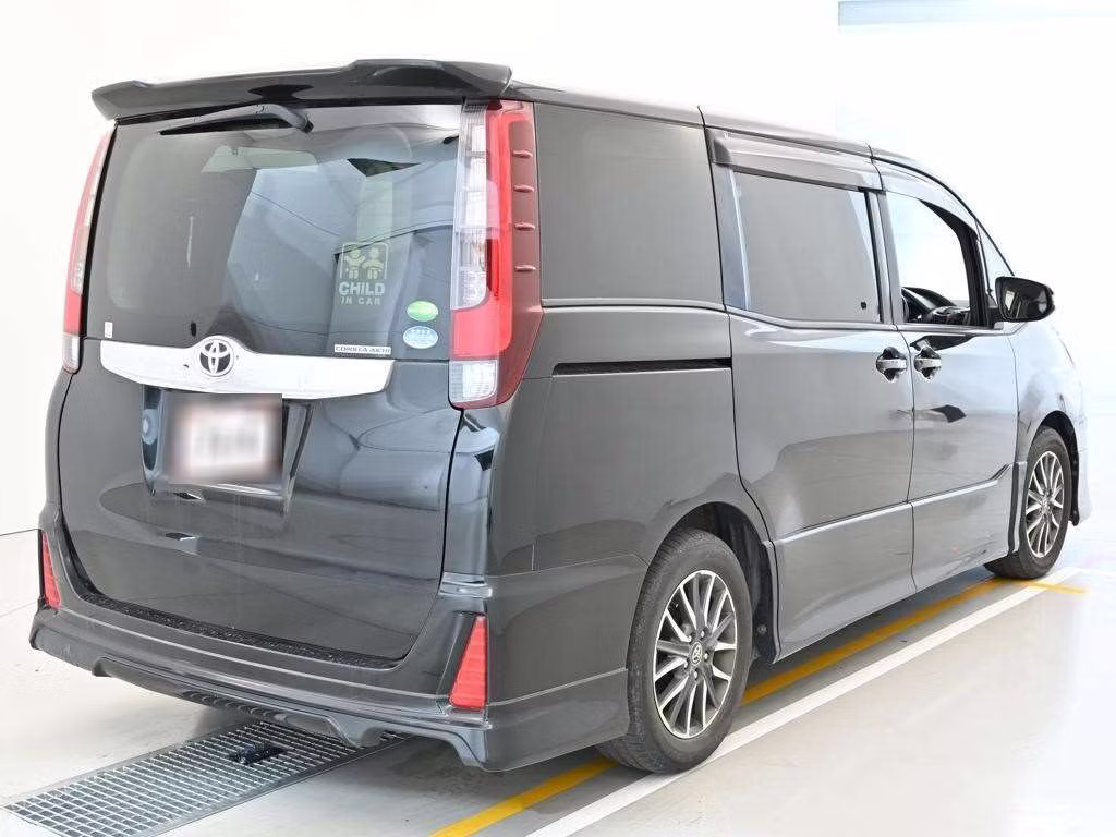 TOYOTA NOAH