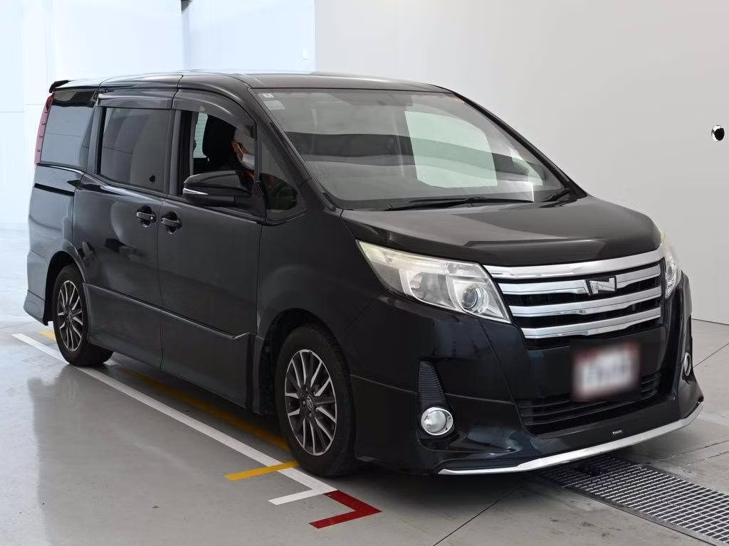 TOYOTA NOAH