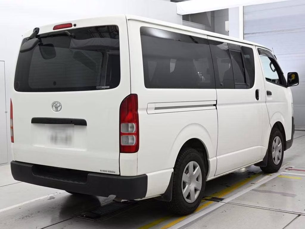TOYOTA REGIUS ACE