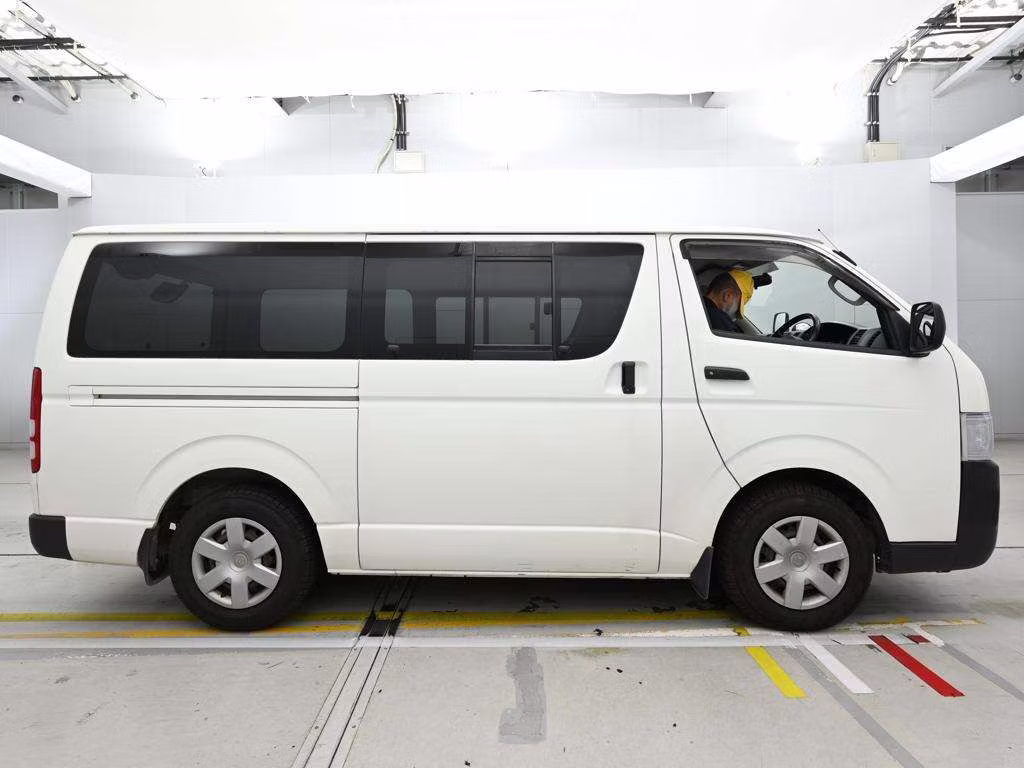 TOYOTA REGIUS ACE